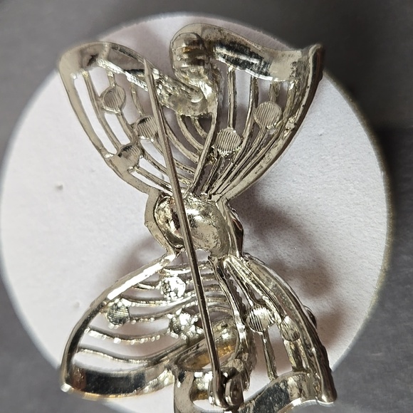 Elegant Silver Tone Bow Brooch - Picture 11 of 14